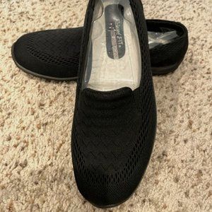 Brand New Skechers Relaxed Fit Air-Cooled Memory Foam Shoes in Black, Size 8M